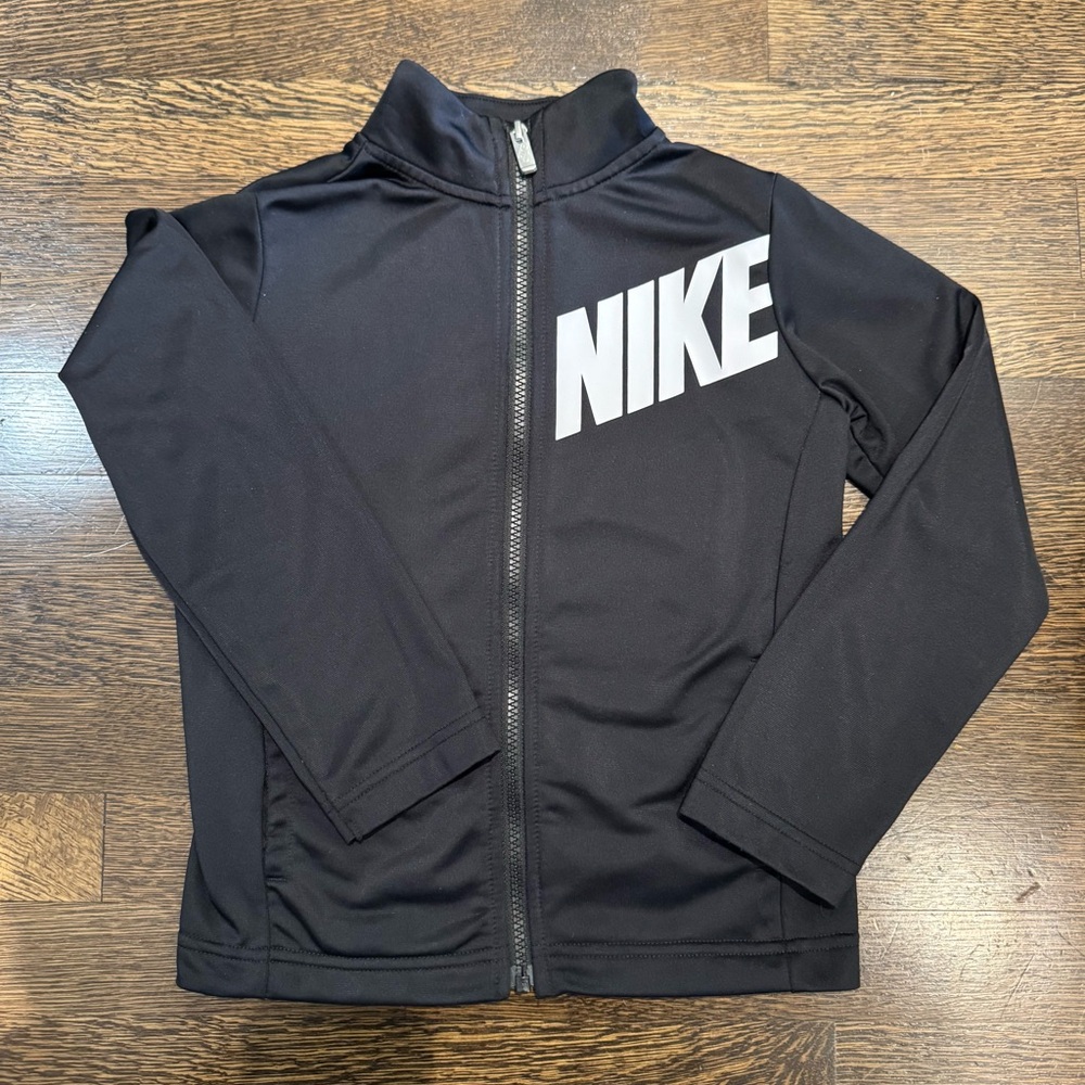 Boys Nike Full Zip. Size 6-7.